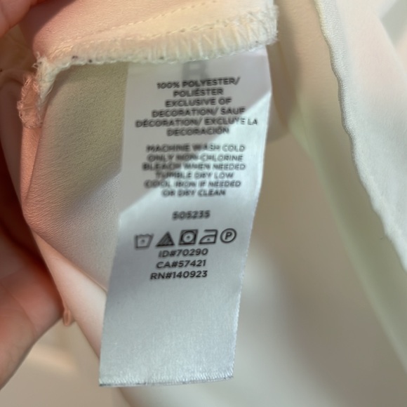 LOFT Outlet sleeveless cream blouse with black trim and button at neck size M - Picture 4 of 4